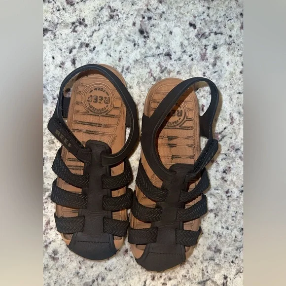REEF Beachy size1 Child Fisherman Sandal,Water Friendly, Adjustable Velcro Strap - Picture 3 of 5